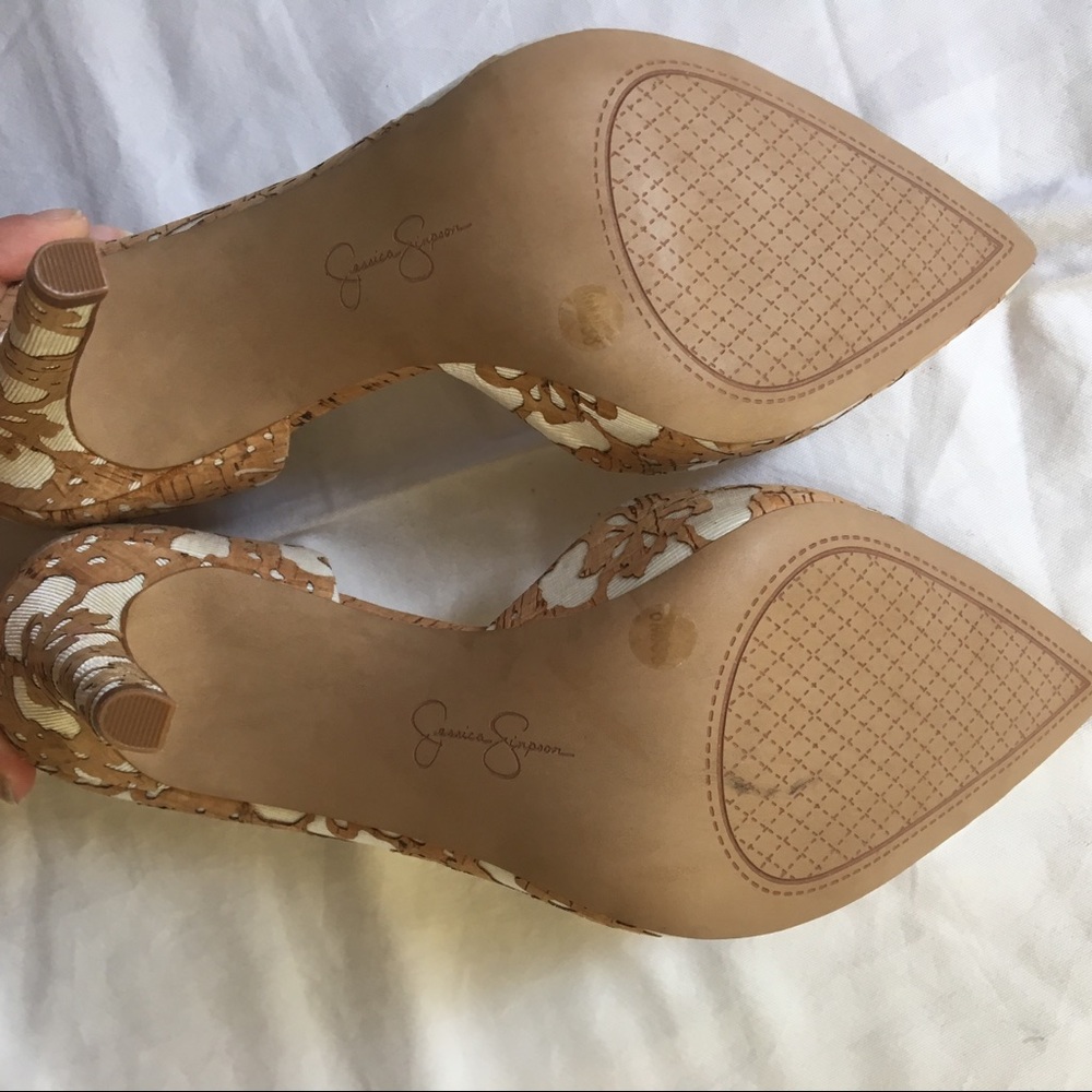 Jessica Simpson Tan and White Floral Pointed Toe Heels - Picture 3 of 3